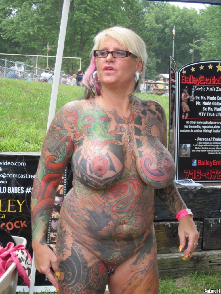 Model tattoo public grannies
